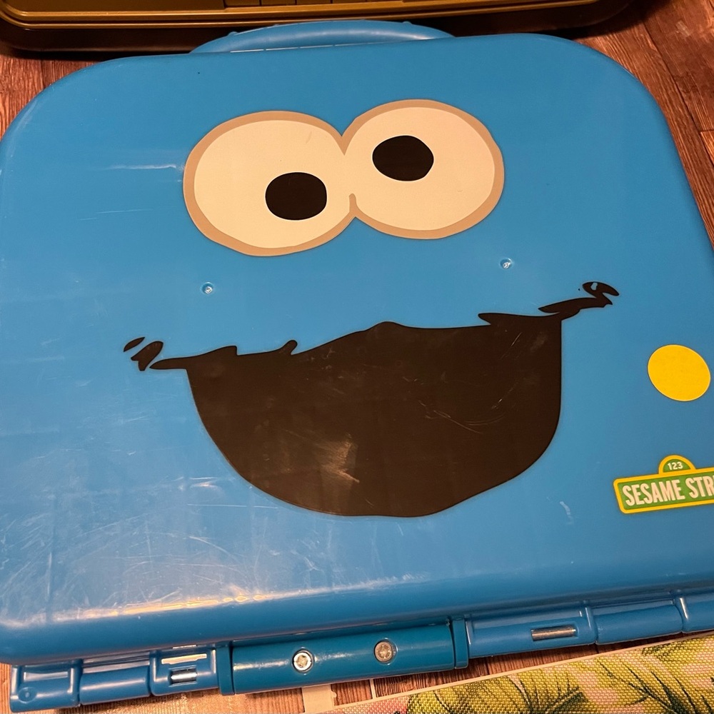Sesame Street Cookie Monster Blue Carry Case missing 2 pieces